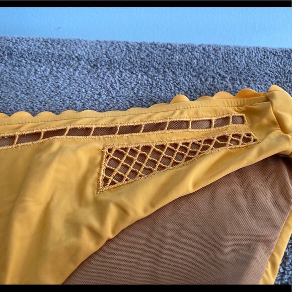 Red Carter scalloped trim Lola bikini bottom - Picture 6 of 9